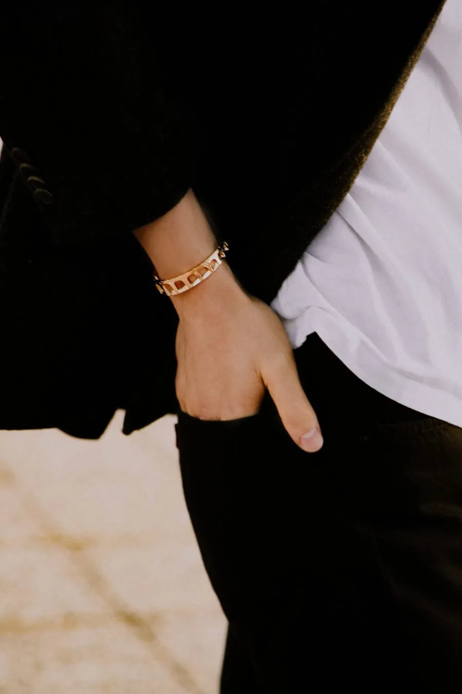 bracciale_contrarie_acque_2.webp New BRACCIALE CONTRARIE' ACQUEDOTTO IN BRONZO PLACCATO ORO Per Lui | Bracciali