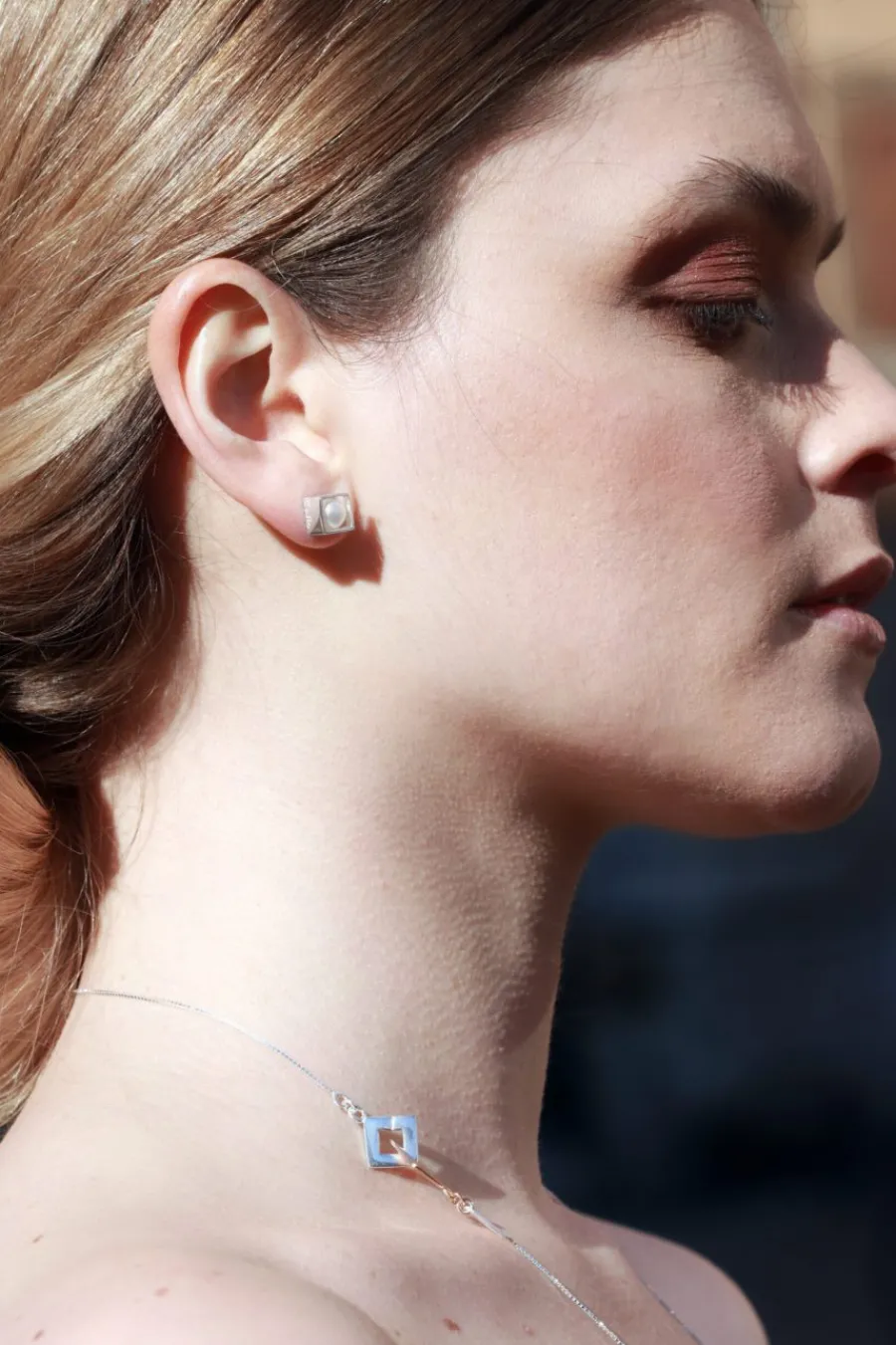 orecchini_nara_earrings_b_3.webp Outlet Orecchini Nara Earrings Bronzo Placcato Oro e Perle Orecchini